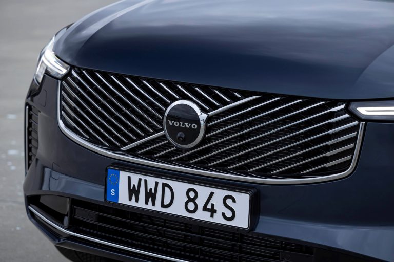 New Volvo XC90 B5 - exterior