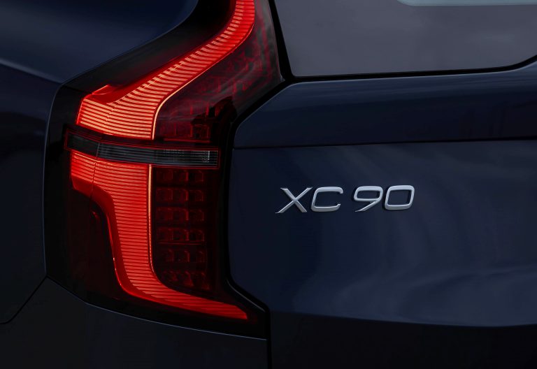New Volvo XC90 B5 - exterior