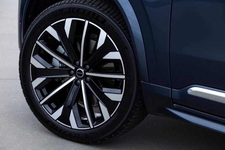 New Volvo XC90 B5 - exterior