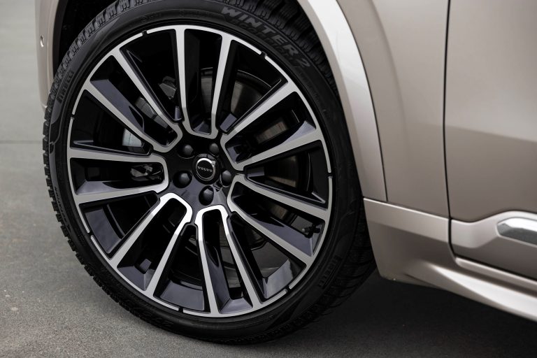 New Volvo XC90 T8 - exterior
