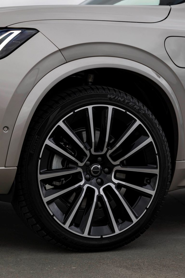New Volvo XC90 T8 - exterior