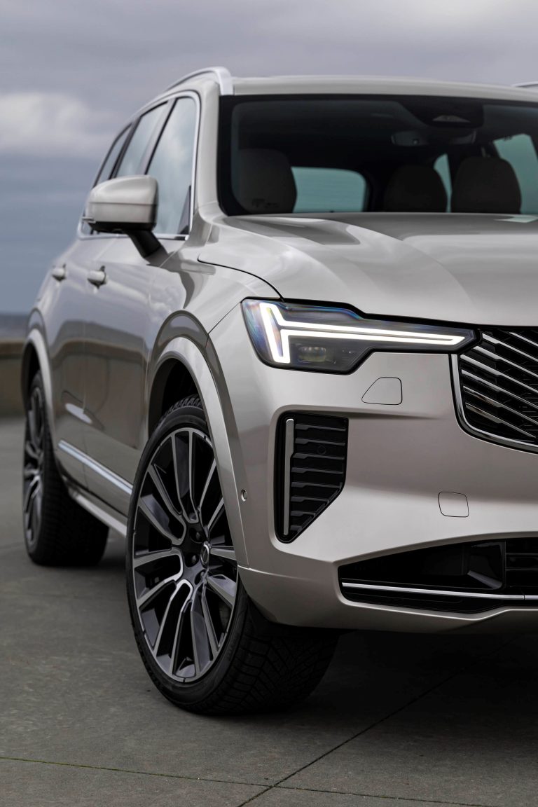 New Volvo XC90 T8 - exterior