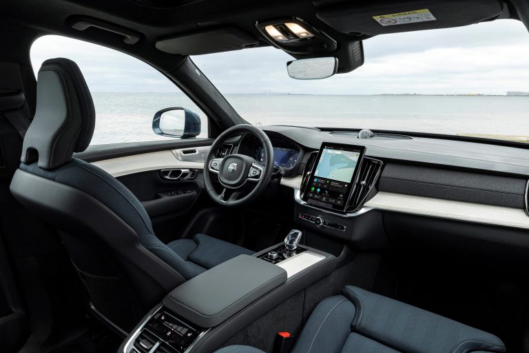 New Volvo XC90 B5 - interior