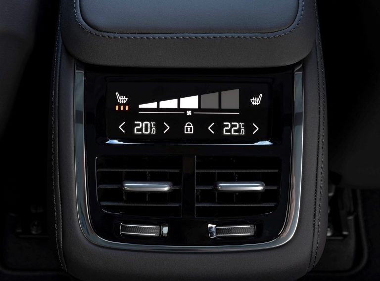 New Volvo XC90 B5 - interior