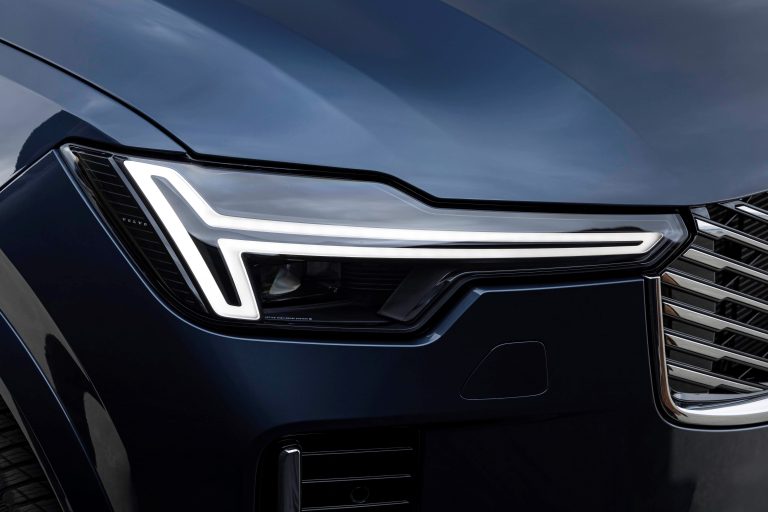 New Volvo XC90 B5 - exterior