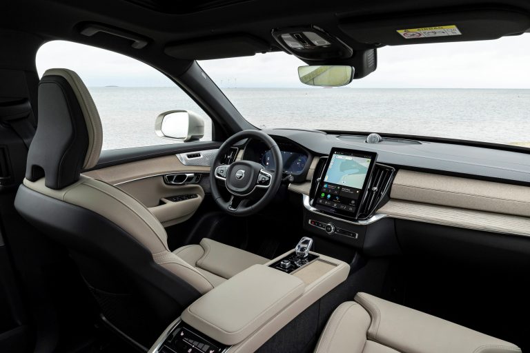 New Volvo XC90 T8 - interior