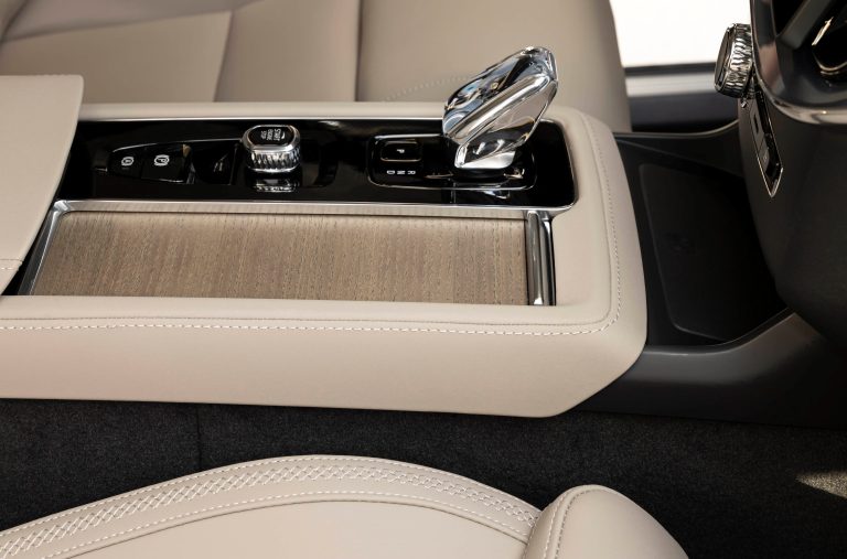 New Volvo XC90 T8 - interior