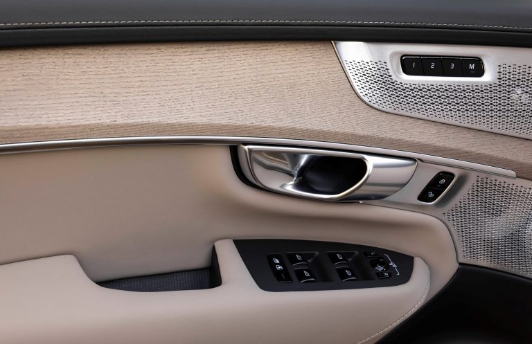 New Volvo XC90 T8 - interior