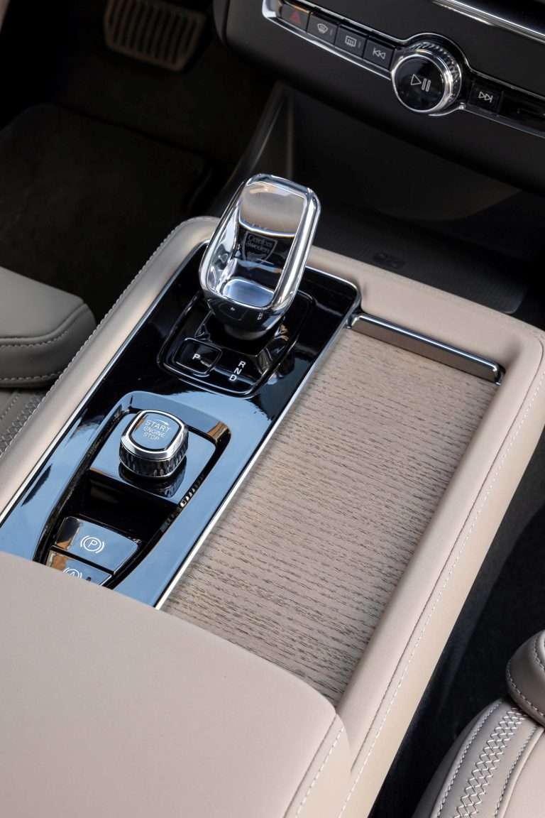 New Volvo XC90 T8 - interior