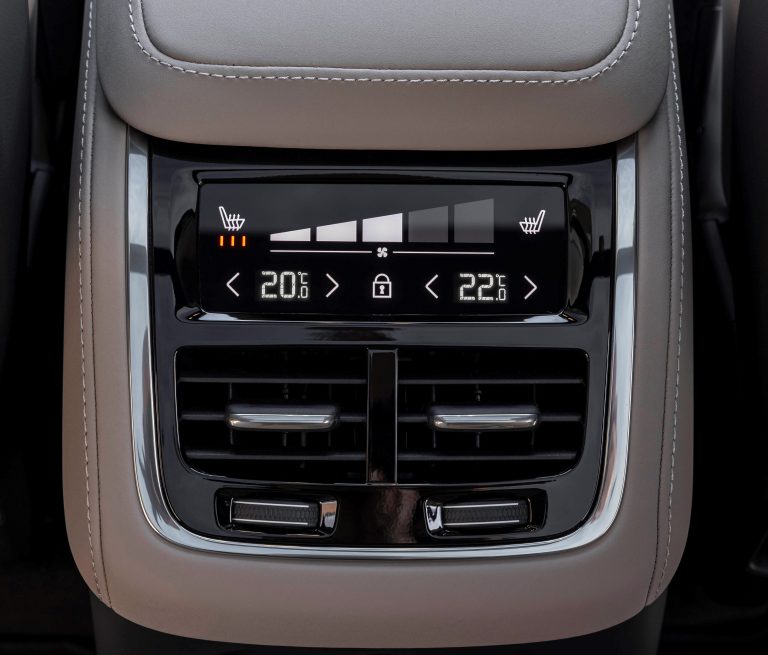 New Volvo XC90 T8 - interior