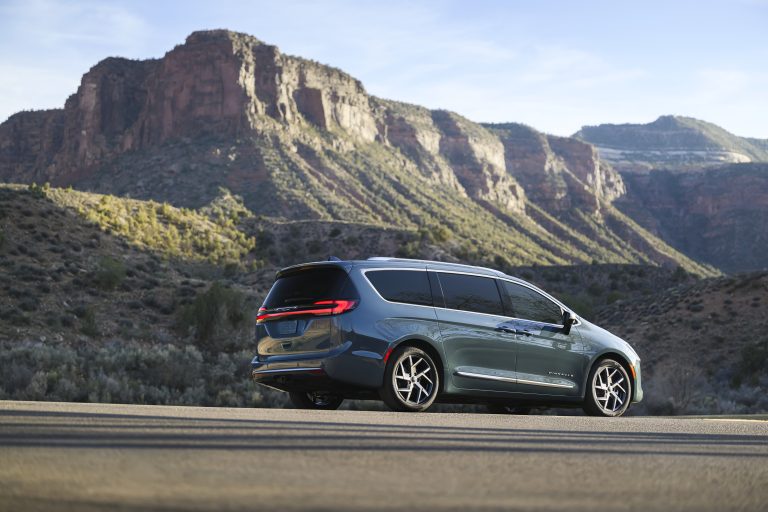 2027 Chrysler Pacifica Pinnacle