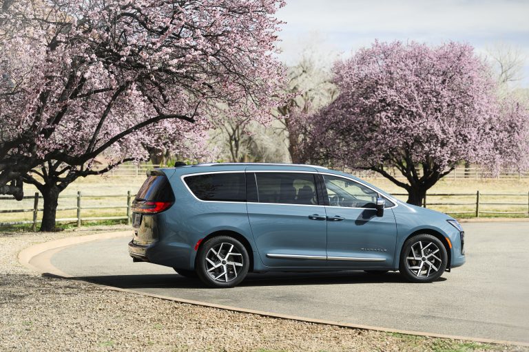 2027 Chrysler Pacifica Pinnacle
