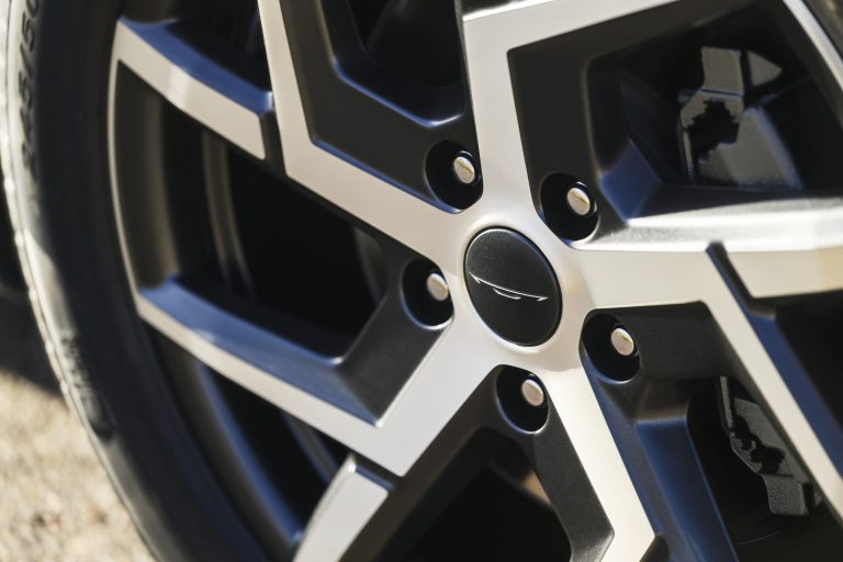 2027 Chrysler Pacifica Pinnacle featuring new 20-inch wheels with machined finish and painted pockets